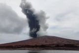 Gunung Anak Krakatau erupsi, warga dilarang beraktivitas radius 5 km
