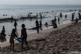 Berikut makanan yang tidak dianjurkan untuk dibawa berlibur ke pantai