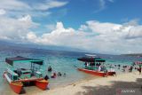 Pantai Tanjung Karang ramai pengunjung saat liburan Idul Adha
