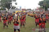 Belasan  ribu orang menari meriahkan HUT Bhayangkara di Magelang
