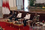 Presiden Jokowi mengingatkan Kemhan, Polri, BIN dan kejaksaan hati-hati membeli barang
