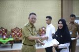 Pj. Bupati Pringsewu serahkan petikan SK pegawai pemerintah dengan perjanjian kerja