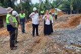 Bupati Pesisir Selatan tinjau pembangunan ruas jalan di Batu Bakawik