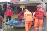 Semen Padang turunkan relawan untuk bantu evakuasi warga korban banjir