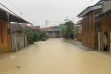 Sejumlah lokasi di Padang alami banjir akibat hujan deras (Video)