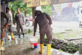 Pemkot turunkan personel bantu warga bersihkan rumah usai banjir
