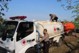 Polres Bantul menyalurkan air bersih untuk warga Dlingo