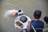 Prosesi Maambiak Tanah Tabuik Pariaman lambangkan kesucian manusia