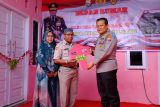 Polda Sulsel serahkan bantuan program bedah rumah di Gowa