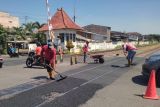 DPU  Semarang perbaiki kerusakan jalan pascakecelakaan KA vs trailer