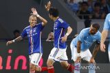 Pemain Yokohama F. Marinos Marcos Junior merayakan gol yang dicetak Ken Matsubara ke gawang Manchester City saat laga pramusim di Japan National Stadium, Tokyo, Jepang, Minggu (23/7/2023). ANTARA FOTO/REUTERS/KIM KYUNG-HOON/rwa.