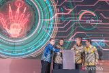 Menteri Perindustrian Agus Gumiwang Kartasasmita (kedua kanan) didampingi Kepala Badan Pengembangan Sumber Daya Manusia Industri (BPSDMI) Kementerian Perindustrian, Masrokhan (kanan), Plt. Sekretaris Jenderal Kemenperin, Putu Juli Ardika (kedua kiri) dan Inspektur Jenderal Kemenperin, M. Rum (kiri) membuka Rapat Koordinasi Nasional Sumber Daya Manusia Industri, di Surabaya, Jawa Timur, Rabu (26/7/2023). Dalam sambutan pada Rakornas tersebut Menteri Perindustrian menyebutkan bahwa Indonesia menargetkan untuk menjadi negara industri tangguh pada tahun 2035. ANTARA Jatim/dok BPSDM/zk