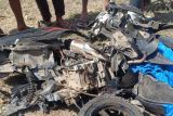 Sepeda motor hancur dilindas truk tronton di Dompu