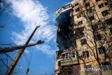 Sebuah gedung apartemen yang rusak berat akibat serangan rudal Rusia di Kryvyi Rih, Ukraina Senin (31/7/2023). Serangan tersebut menewaskan sedikitnya tiga orang, melukai 25 lainnya, dan merusak infrastruktur sipil. ANTARA FOTO/Reuters/HO/Spt.