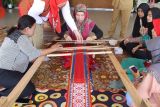 Regenerasi perajin tenun Sidan asal Kalimantan Barat