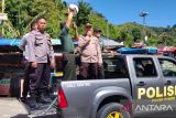 TNI Polri di Bukittinggi imbau warga tingkatkan nasionalisme dengan kibarkan bendera merah putih