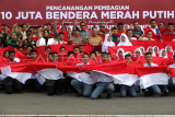 Pembagian 10 juta bendera Merah Putih di Aceh