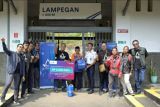 Karyawan XL Axiata serahkan bantuan ke lembaga sosial di Cianjur