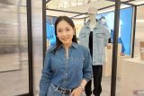 Tips 'mix n match' pakaian denim ala Ayla Dimitri