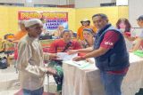 Anggota DPR salurkan bantuan uang tunai ke korban kebakaran di Palangka Raya