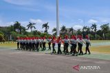 Paskibraka Provinsi Kepulauan Bangka Belitung mulai menjalani latihan di Lapangan Kantor Gubernur Provinsi Kepulauan Bangka Belitung, guna mempersiapkan tugas sebagai pasukan pengibaran bendera merah putih pada HUT RI ke-78. (ANTARA FOTO/Chandrika Purnama Dewi)