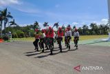 Paskibraka Provinsi Kepulauan Bangka Belitung mulai menjalani latihan di Lapangan Kantor Gubernur Provinsi Kepulauan Bangka Belitung, guna mempersiapkan tugas sebagai pasukan pengibaran bendera merah putih pada HUT RI ke-78. (ANTARA FOTO/Chandrika Purnama Dewi)