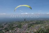 Wisata paralayang di lereng Gunung Merbabu