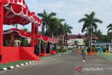 Paskibraka Provinsi Kepulauan Bangka Belitung melaksnakan gladi bersih HUT ke-78 Kemerdekaan RI di Lapangan Kantor Gubernur Provinsi Kepulauan Bangka Belitung, Selasa (15/7). (ANTARA FOTO/Chandrika Purnama Dewi/Mega)