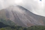 Frekuensi gempa guguran Gunung Karangetang di Siau cenderung menurun