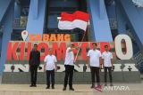 Pengibaran Bendera Merah Putih di Tugu Kilometer Nol Indonesia