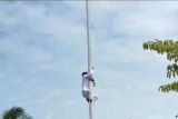 Aksi heroik pelajar Gorontalo Utara selamatkan tali bendera yang putus