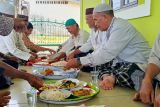 Warga Desa Sempan, Kabupaten Bangka Provinsi Kepulauan Bangka Belitung mengadakan acara adat 