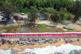 Nelayan bentangkan 78 meter Merah Putih di Pantai Ujung Pandaran