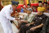 Pemkot Pariaman jalin silaturahmi dengan veteran usai upacara