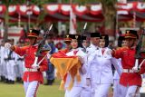 Sejumlah pasukan pengibar bendera pada upacara peringatan HUT ke-78 Republik Indonesia di rumah jabatan Gubernur, Kota Gorontalo, Gorontalo, Kamis (17/8/2023). ANTARA/Adiwinata Solihin