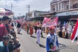 Pelajar mengikuti karnaval menyemarakkan HUT ke-78 Proklamasi Kemerdekaan Republik Indonesia 2023 di Idi, Aceh Timur, Kamis (17/8/2023). ANTARA/Hayaturrahmah