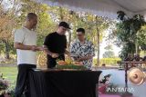 TWC: KAWS:HOLIDAY menjadi atraksi baru di Candi Prambanan