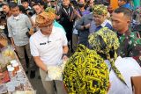 Menparekraf serahkan bantuan dana DPUP ke tiga desa wisata di Banten