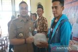 Pemkot  Pekalongan serahkan bantuan sarpras budi daya ikan air payau