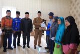 Pj Wako Payakumbuh apresiasi LKS Peti Bunian Lamposi yang salurkan ratusan paket sembako