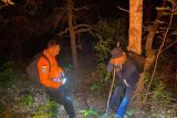 Tim SAR Mataram evakuasi tiga korban tersesat di hutan Sekotong