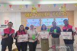 Smartfren berikan smartphone ke pelanggan di Semarang