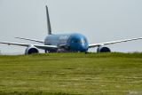 Dua pesawat Vietnam Airlines bersenggolan di Bandara Hanoi