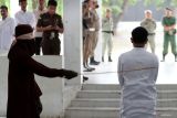 Lakukan hubungan sesama jenis di Aceh, dua terdakwa dihukum 100 kali cambuk