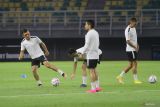 Sejumlah pemain Timnas Turkmenistan mengikuti latihan di Stadion Gelora Bung Tomo, Surabaya, Jawa Timur, Kamis (7/9/2023). Latihan tersebut digelar sebagai persiapan jelang FIFA Matchday melawan Timnas Indonesia pada 8 September di Stadion Gelora Bung Tomo, Surabaya. Antara Jatim/Moch Asim/zk.