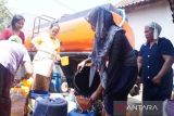 Pemkab Batang distribusikan 53 ribu liter air bersih warga  terdampak