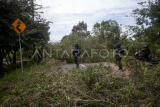 Tolak relokasi warga Pulau Rempang blokir jalan