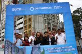 Direktur Pemasaran Perum Perumnas Imelda Alini Pohan berfoto bersama  saat acara launching Tower Santorini Apartemen Sentraland Medan di Medan, Sumatera Utara, Sabtu (9/9/2023). Tower Santorini merupakan tower kedua yang memiliki 594 unit hunian yang terdiri dari tipe studio, 1 BR dan 2BR serta 155 unit kios yang dapat digunakan bagi UMKM lokal dengan harga Rp400 juta dan promo spesial  sebesar Rp5 juta.(ANTARA/Yudi)