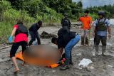 Polisi olah TKP dan evakuasi lima jenazah diduga KKB di Dekai