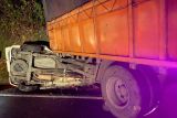 Minibus hancur tabrakan dengan truk di jalan lintas Bukittinggi - Medan